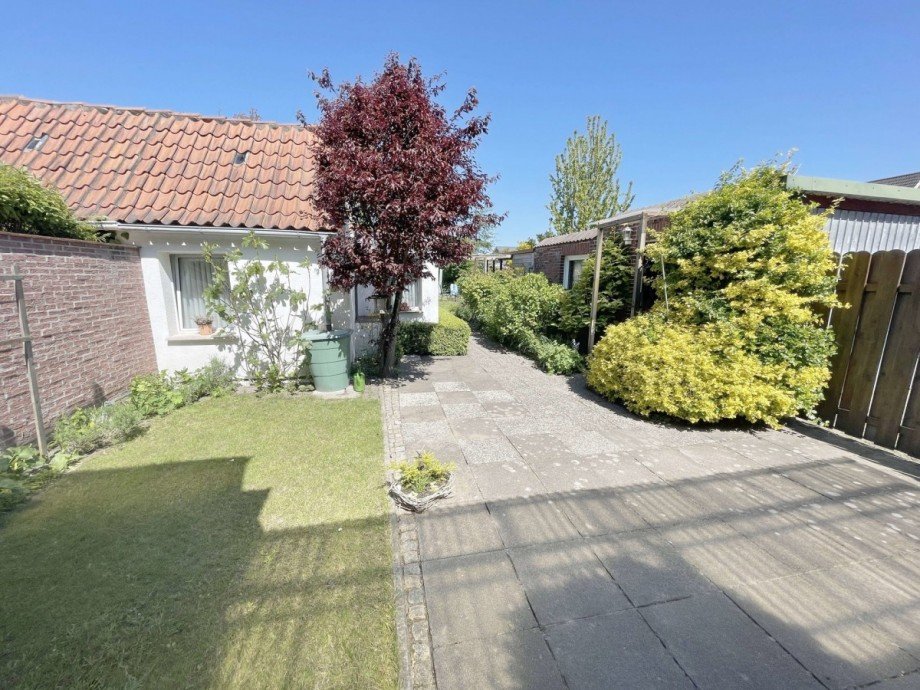 Innenhof Doppelhaush�lfte B�sum