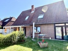Hausansicht Ruheoase in B�sum - gro�z�giges Wohnen mit Wintergarten und Traumgarten