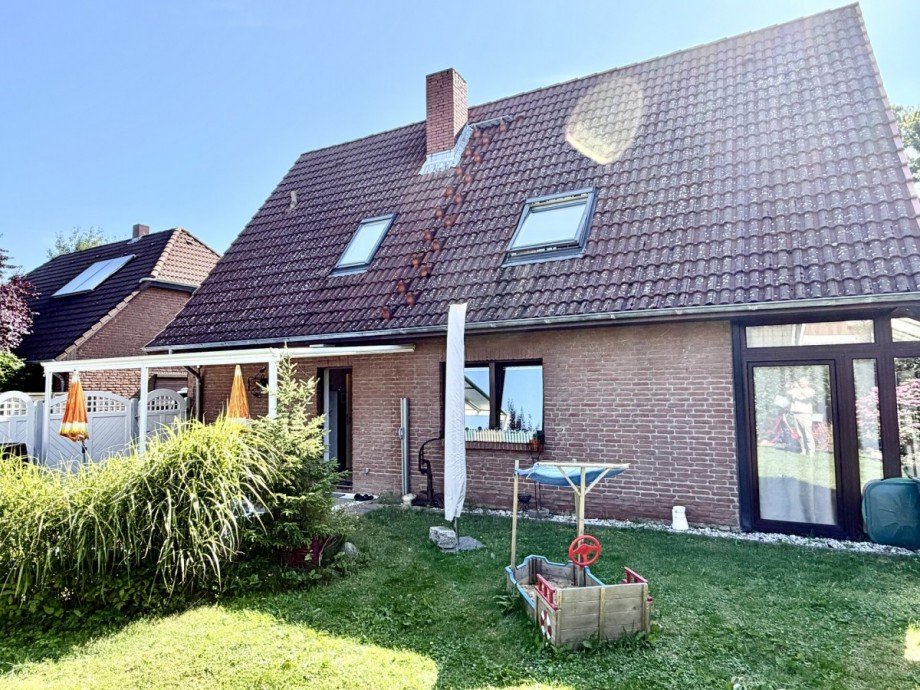 Hausansicht Einfamilienhaus B�sum