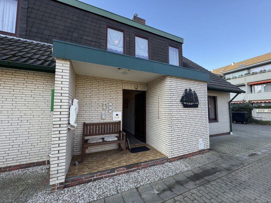 Eingang Mehrfamilienhaus B�sum