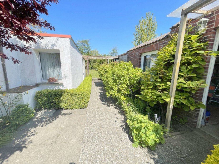Innenhof Doppelhaush�lfte B�sum