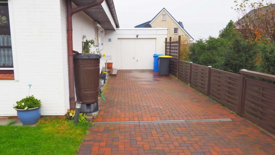 Auffahrt mit Garage Einfamilienhaus B�sum