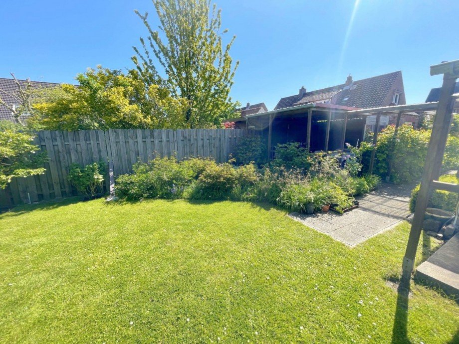 Garten Doppelhaush�lfte B�sum