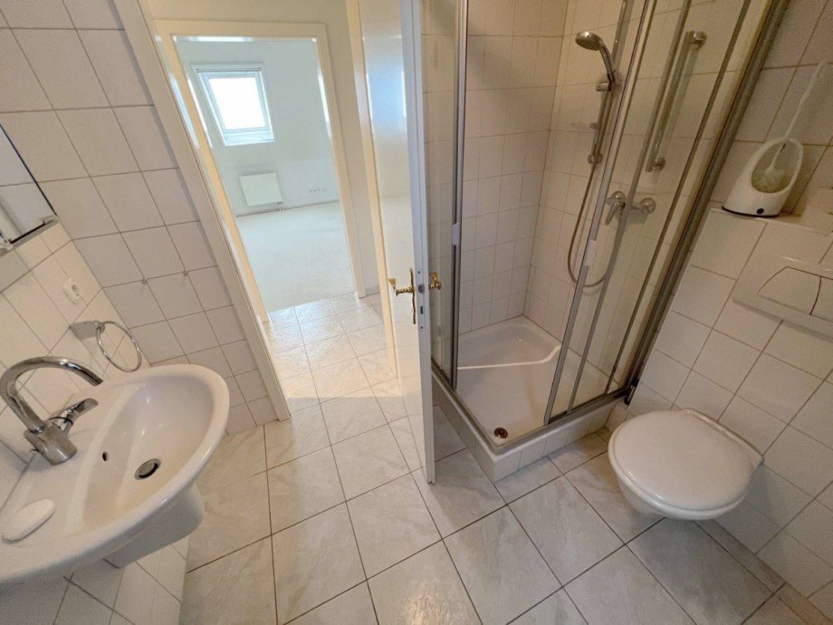 Badezimmer Doppelhaush�lfte B�sum